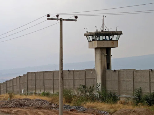 Detectan drones sobrevolando penal de Puente Grande