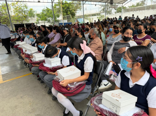 El Salto: aprueban más de 37.4 millones para uniformes, útiles y calzado escolar