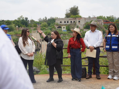 Visitan Claudia Gómez Godoy y OPS la Cascada de Juanacatlán para coordinar labores de saneamiento del Río Santiago
