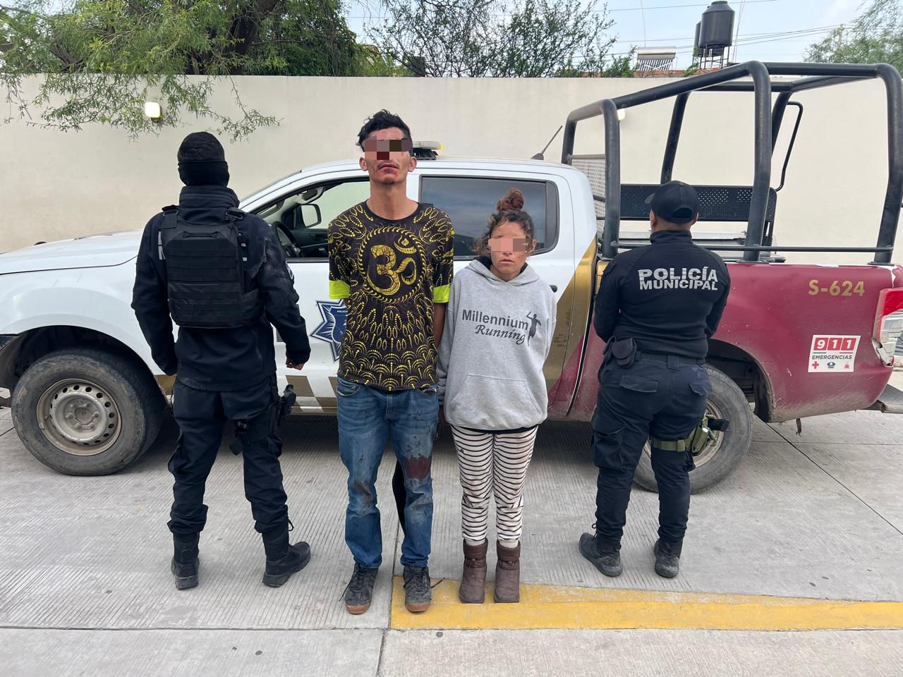 Detienen a pareja que robó una camioneta en El Salto