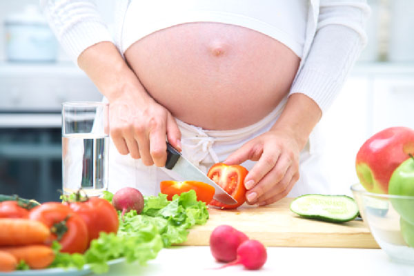 Dieta alta en grasa en embarazo puede afectar salud