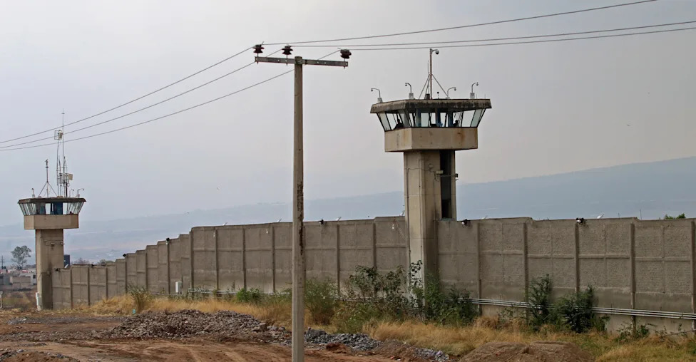 Detectan drones sobrevolando penal de Puente Grande