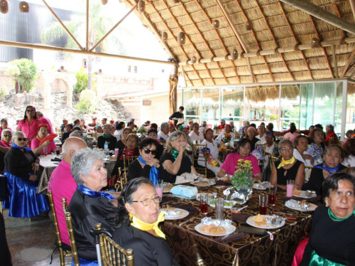 El Salto celebra a sus adultos mayores con encuentro masivo y entrega de apoyos
