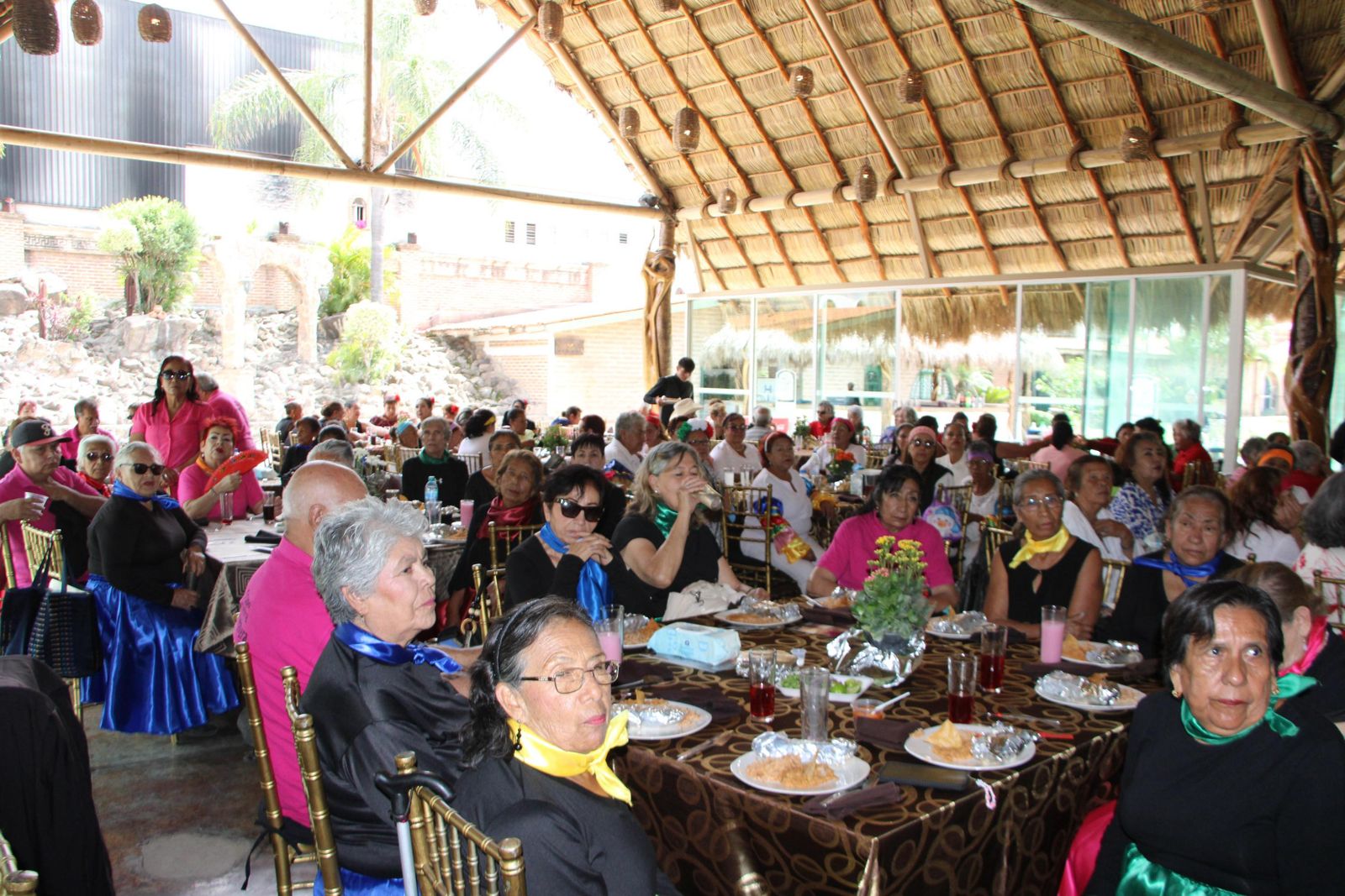 El Salto celebra a sus adultos mayores con encuentro masivo y entrega de apoyos