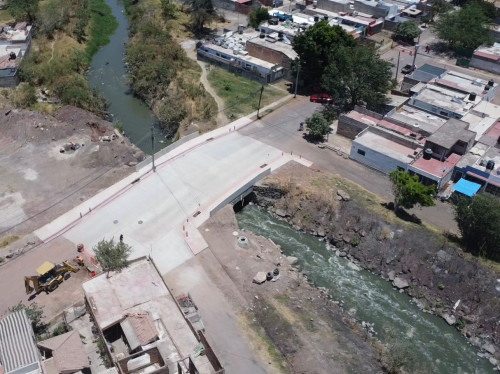 El Salto: inauguran nuevo puente en Jardines del Castillo