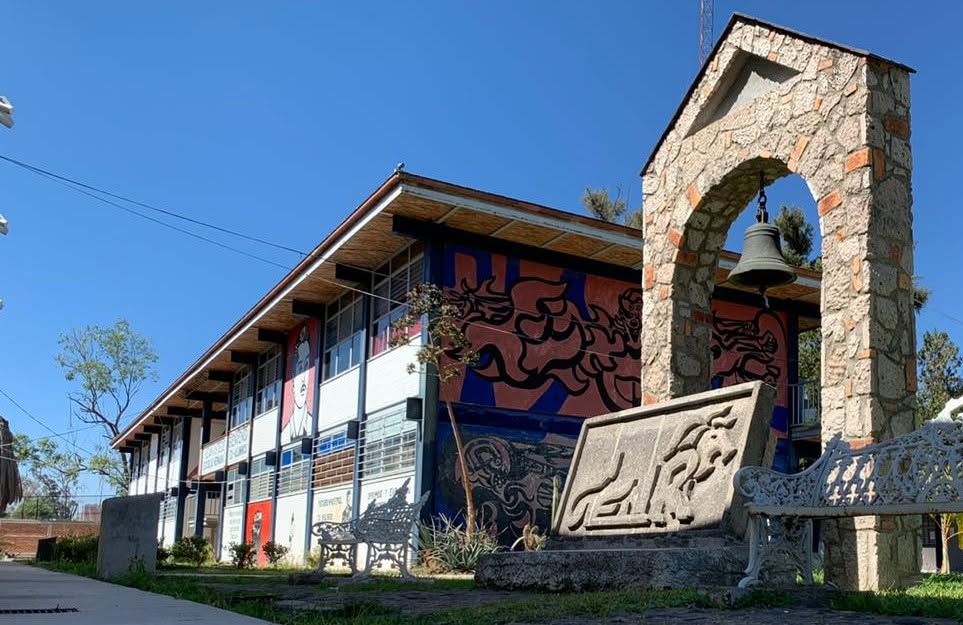 Estudiantes de la Normal de Atequiza exigen mejores condiciones en sus aulas