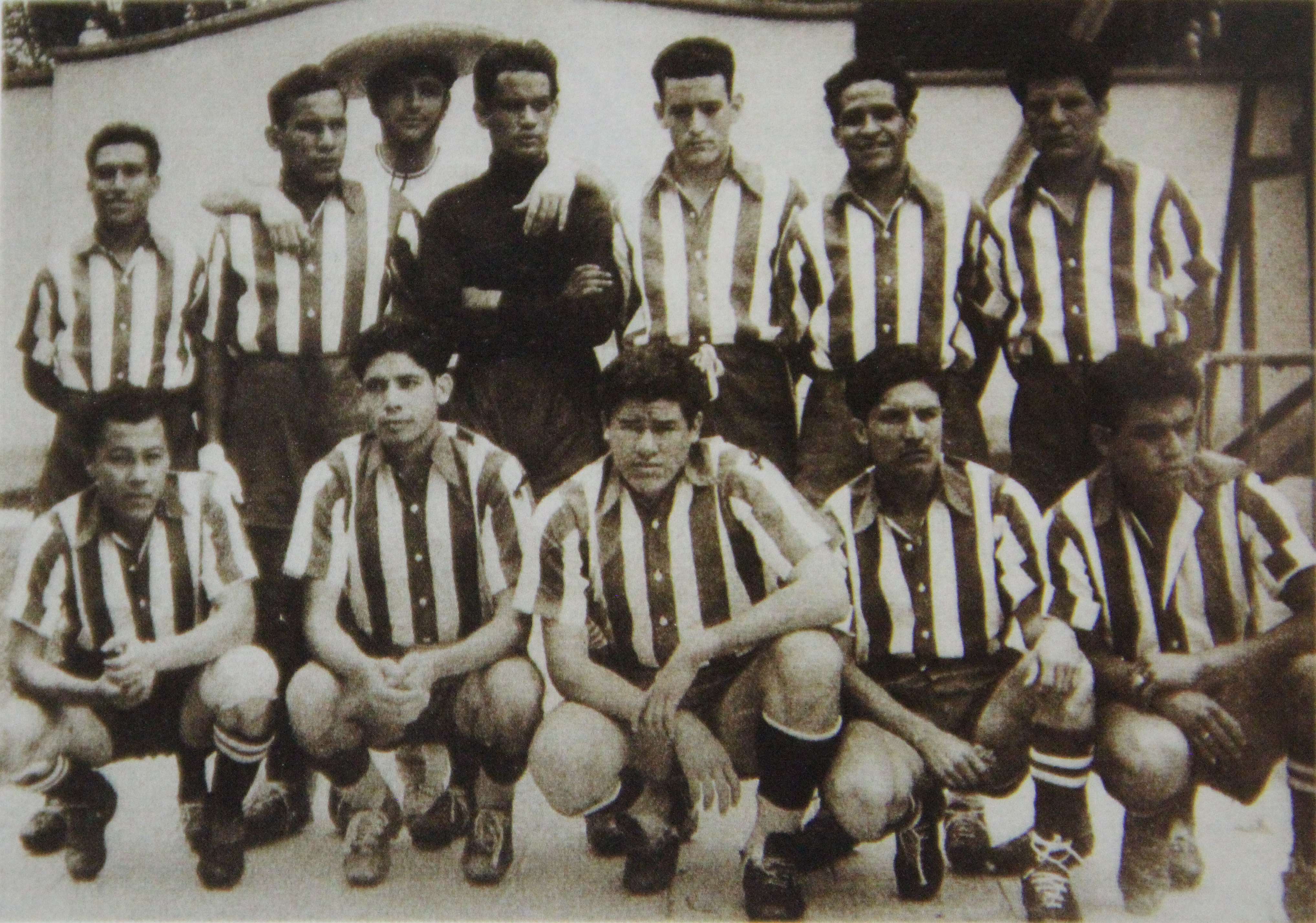 Futbol e Identidad: Tres saltenses formaron parte del primer equipo profesional de las Chivas