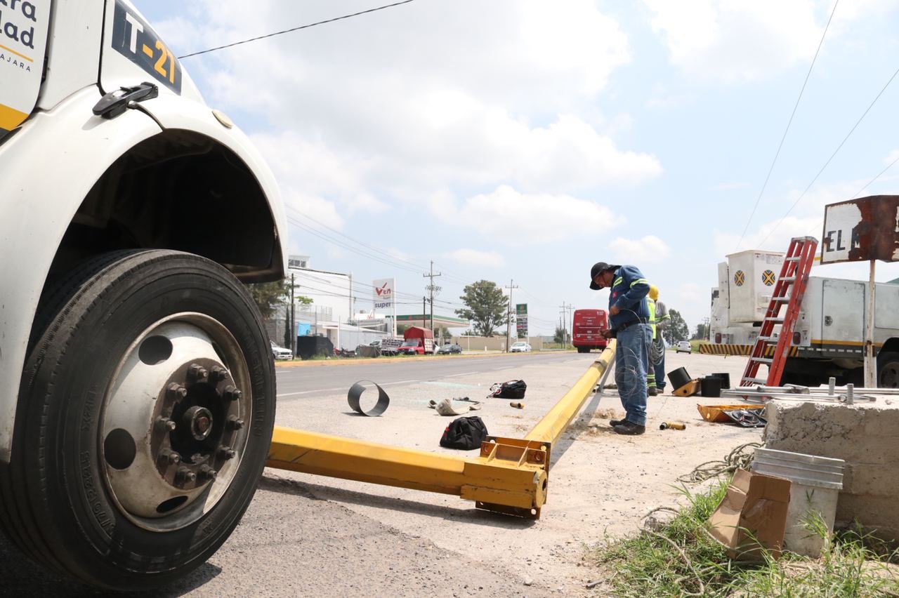 Instalan semáforos en Carretera El Salto-Alameda