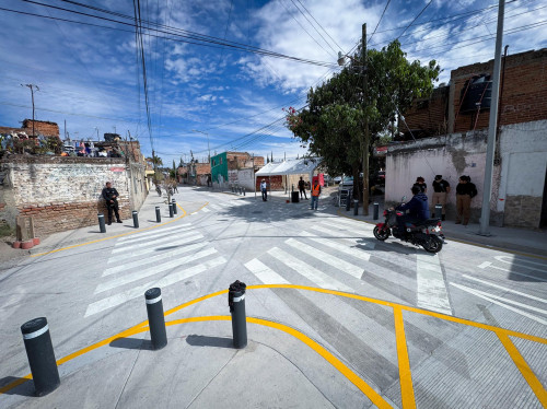 Juanacatlán: entregan primera etapa de renovación de calle Martha Hernández Loza