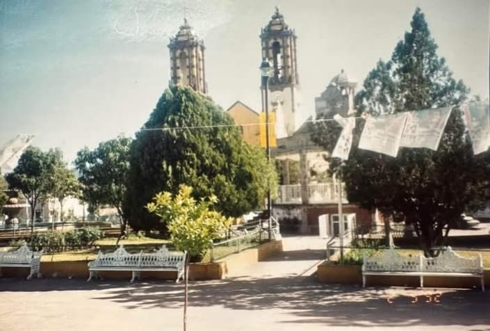 Las Fiestas Patrias, Nunatex, el cuadro de arriba y de abajo