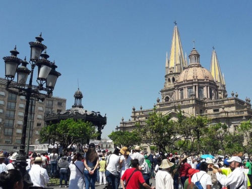 Marchan miles de tapatíos en 'Vibra México'
