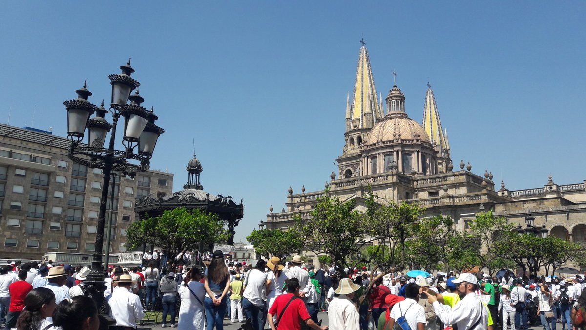 Marchan miles de tapatíos en 'Vibra México'