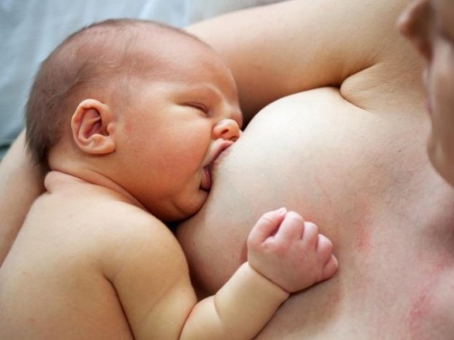 Mercadotecnia, legislación y mitos frenan lactancia materna