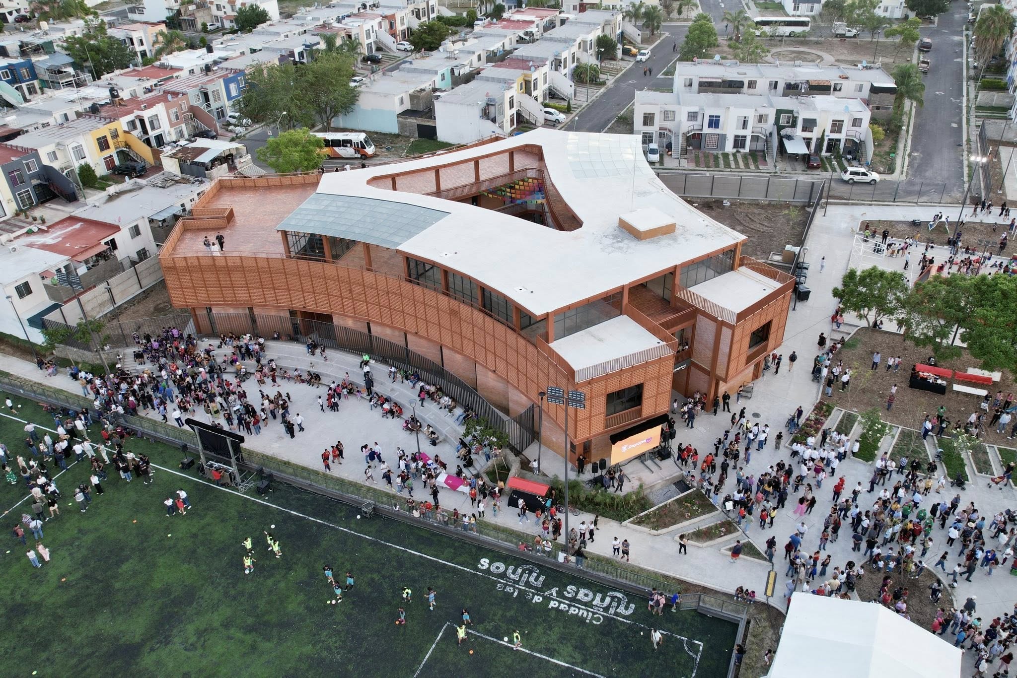 ¿Para cuándo la Colmena en El Salto?. Fue promesa de Lemus