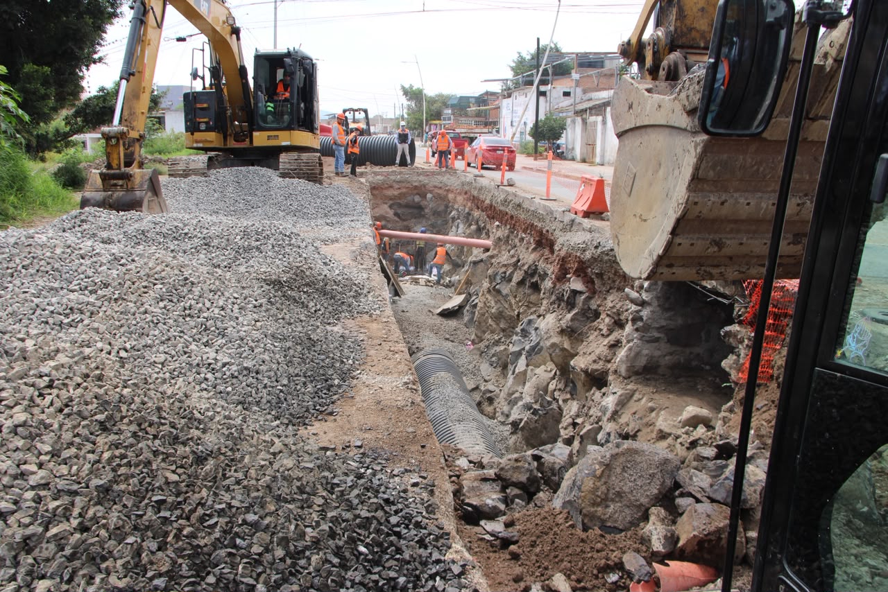 Avanza construcción de colector sanitario en la Cabecera Municipal de El Salto