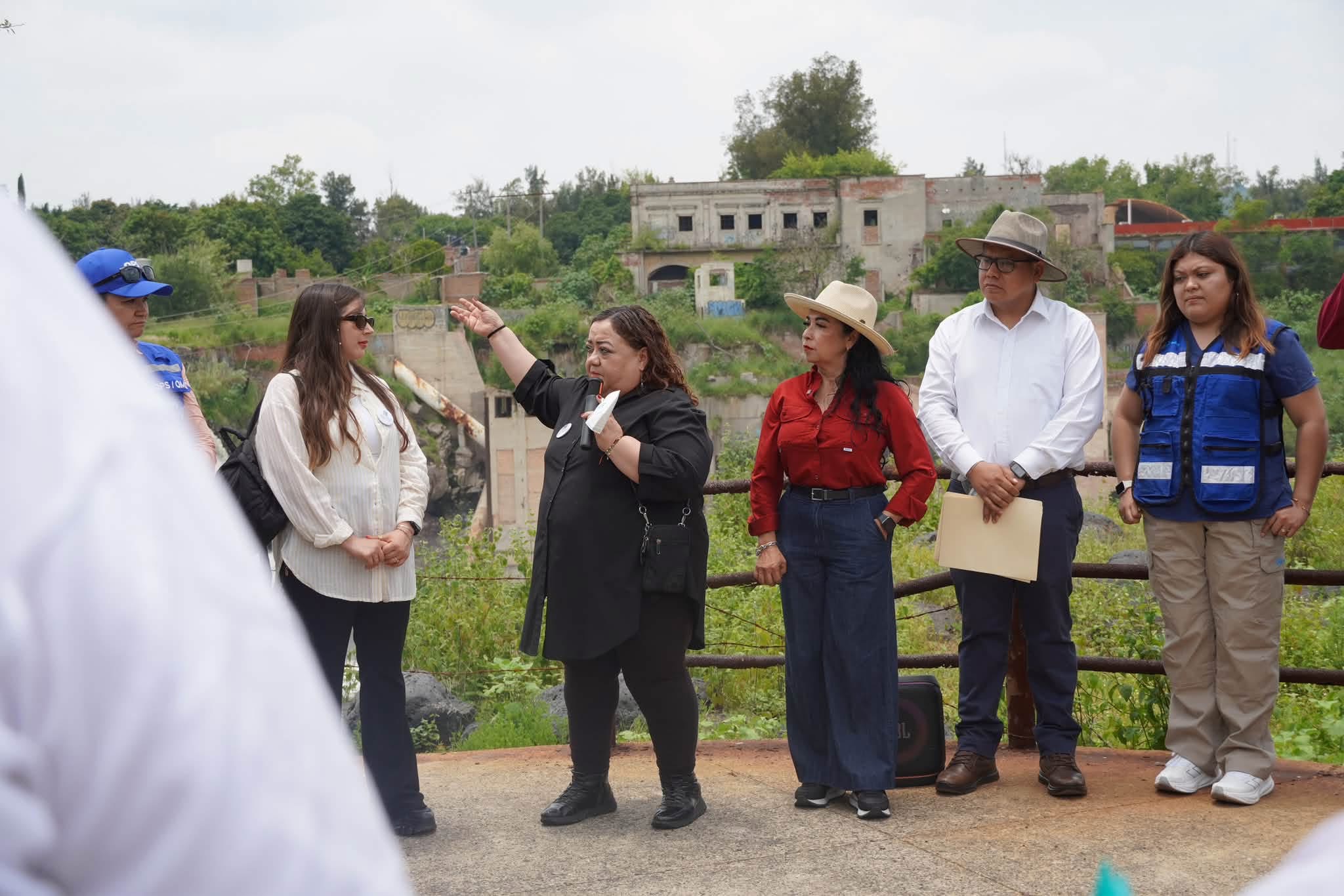 Visitan Claudia Gómez Godoy y OPS la Cascada de Juanacatlán para coordinar labores de saneamiento del Río Santiago