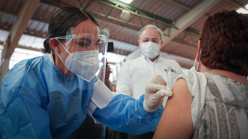 Ya vacunan contra Covid en Los Altos y La Ciénega