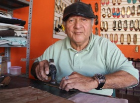 Guillermo Carbajal, pespuntador de calzado