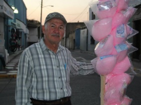 Juan Vázquez, comerciante de algodones de azúcar