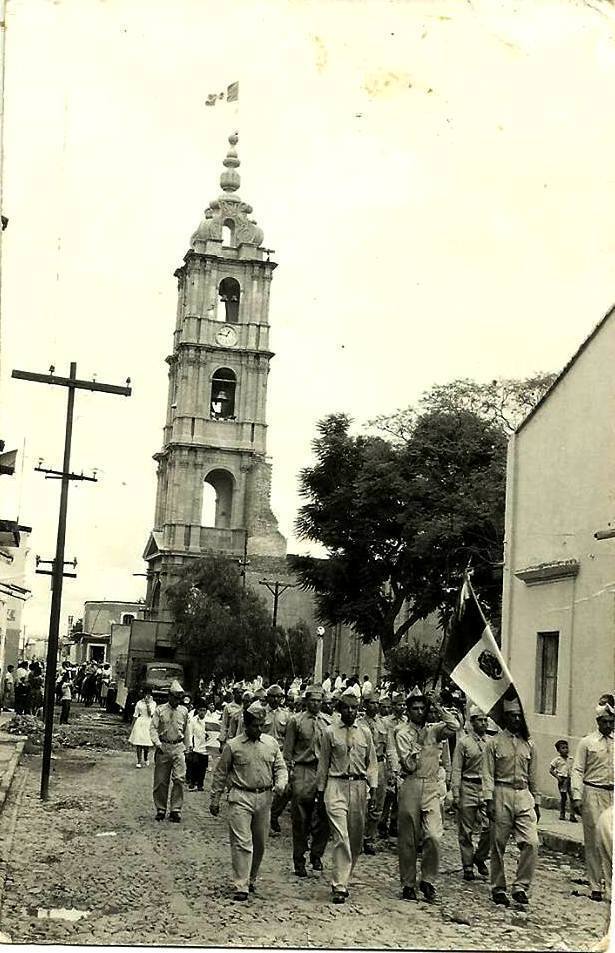 Desfile en Juanacatlán